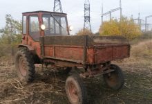 Photo of Un bărbat și fiul său, prinși la Căușeni cu un cadavru în tractor. Ce au descoperit polițiștii pe corpul victimei?