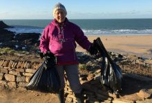 Photo of foto | Salvează lumea pentru nepoții săi: O femeie a sacrificat un an din viața sa pentru a curăța 52 de plaje