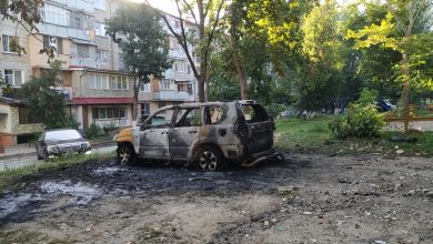 Photo of foto | O mașină a fost făcută scrum în sectorul Botanica. Martorii spun că ar fi vorba despre o incendiere intenționată