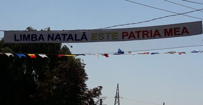 Photo of foto | Banerul cu „Limba Natală” a dispărut din Ialoveni. Cum explică primarul apariția afișului controversat?