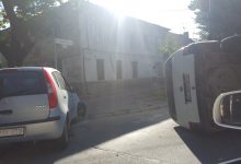 Photo of foto, video | Accident matinal în centrul capitalei. Un microbuz s-a răsturnat după ce s-a lovit cu un alt automobil