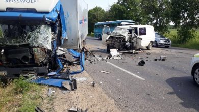 Photo of Nicio zi fără accidente violente: Un microbuz și un camion s-au izbit frontal pe traseul Chișinău – Anenii Noi