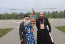 Photo of foto | Soluția rușilor pentru a proteja pădurile de incendii: Mitropolitul Altaiului le-a sfințit cu agheasmă de la bordul unui elicopter „dotat” cu icoane