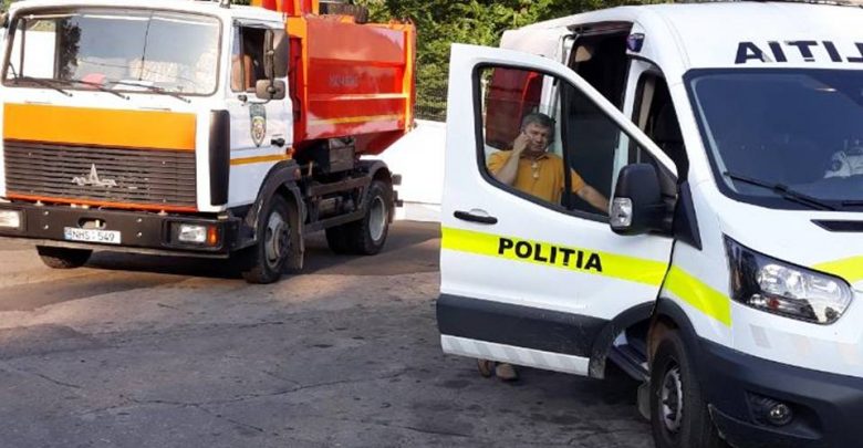 Photo of video | Verificări la întreprinderea municipală „Autosalubritate”. Polițiștii au depistat zeci de încălcări la unitățile de transport