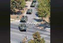 Photo of video | „Învățați să păstrați distanța”: Câteva vehicule militare, observate de internauți pe străzile capitalei