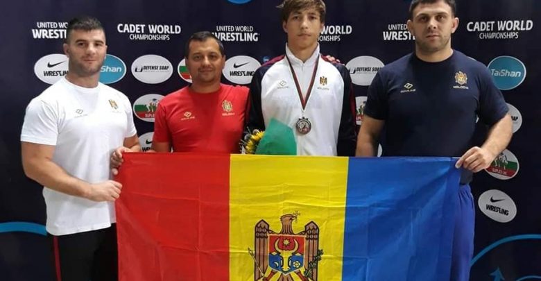 Photo of Și-a reprezentat țara destoinic: Luptătorul moldovean, Gabriel Lupașco, a devenit vicecampion mondial printre cadeți