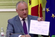 Photo of video | Igor Dodon a desenat pe foaie reforma justiției: „Ce vrem noi să facem?”