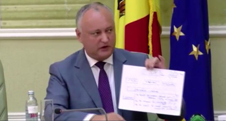 Photo of video | Igor Dodon a desenat pe foaie reforma justiției: „Ce vrem noi să facem?”
