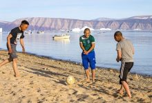 Photo of Faci plajă pe Coasta de Azur, în Hawaii, iar mai nou – și în Groenlanda. Din cauza căldurii, localnicii au ieșit pe litoral