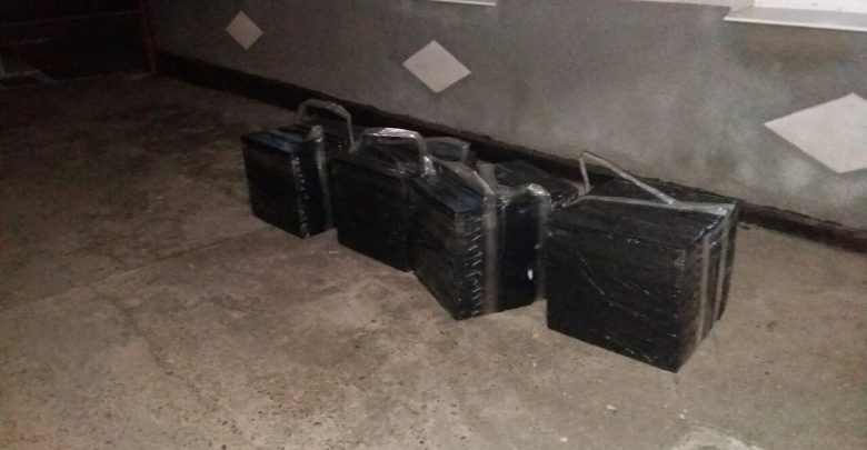 Photo of video | Împușcături la frontieră. Patru bărbați au încercat să fugă de vameși cu 4500 de pachete de țigări în cartușe