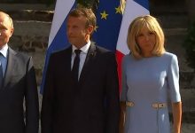 Photo of video | Vladimir Putin, la reşedinţa prezidențială franceză. Liderul Rusiei a venit cu flori pregătite pentru soția lui Macron