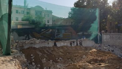 Photo of foto | Se dărâmă „pe ascuns” monumentele arhitecturale ale Moldovei: Un edificiu ar fi fost demolat, în timp ce oamenii petreceau în PMAN