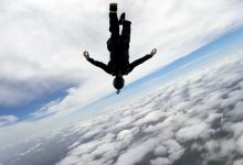 Photo of Aici poate fi vorba doar de un miracol. O parașutistă de 30 de ani a rămas în viață după ce a căzut în gol de la 1500 de metri