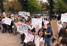 Photo of video | Zeci de reprezentanți HoReCa au protestat în fața Parlamentului: Vrem să trăim și să lucrăm acasă!