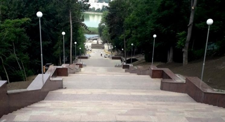 Photo of Scările de granit din parcul Valea Morilor nu vor fi inaugurate de Ziua Independenței. De ce a fost amânată ceremonia?