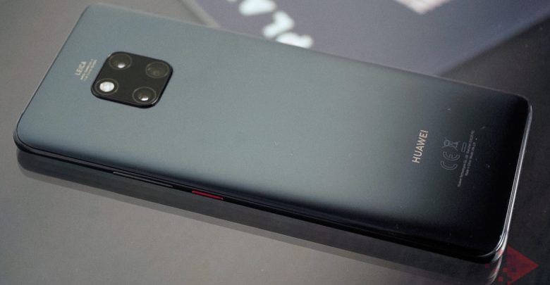 Photo of video | E ușor să-ți surprinzi iubita cu daruri furate? O știe un tânăr din Strășeni, care și-ar fi felicitat prietena cu un telefon șterpelit