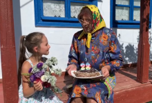 Photo of video | De râs și de plâns: Emilian Crețu, în rolul unei bunicuțe care-și cheamă fiica acasă – „O țară fără mame e o țară fără viitor”