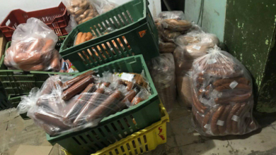 Photo of foto, video | Ar fi vândut produse alimentare expirate și nu ar fi achitat impozite. Mai multe persoane, reținute de polițiștii din capitală