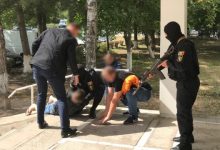Photo of foto, video | Un chișinăuian, maltratat într-o pădure și forțat să le dea 40.000 de lei unor pretinși polițiști. Indivizii au fost arestați pentru 30 de zile