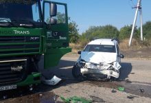 Photo of Un automobil în care se aflau 3 copii s-a tamponat cu un camion la Negrești: O persoană, transportată la spital