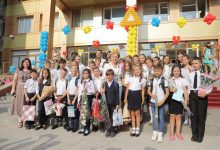 Photo of foto, video | A donat cărți și a discutat cu părinții și profesorii. Zinaida Greceanîi, prezentă la careul dedicat primului sunet la un liceu din capitală