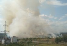 Photo of foto, video | Incendiu de vegetație în apropierea caselor de la Dumbrava. Două autospeciale luptă cu focul