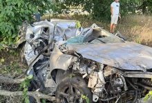 Photo of foto | Un morman de fiare pe traseul Chișinău-Bălți. O mașină, făcută zob în urma unui grav accident rutier