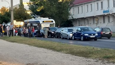 Photo of video | Cinci mașini și un troleibuz s-au ciocnit în lanț pe strada Miorița. O persoană a avut nevoie de îngrijiri medicale