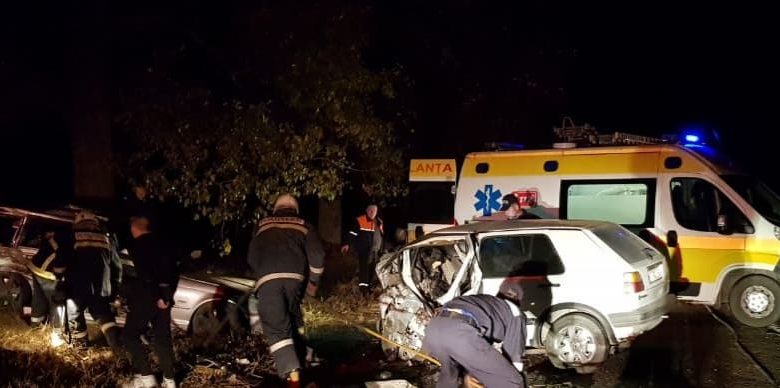 Photo of Accident tragic la Edineț: Două persoane au decedat, iar altele două – în comă. Victimele au fost scoase de salvatori dintre fiare
