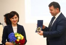 Photo of foto | Maia Sandu a primit Medalia de Aur a Universității de Vest din Timișoara: „Este meritul colegilor care pun umărul la reforma educației”