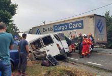 Photo of Mai mulți moldoveni au fost victimele unui accident în România. Cinci persoane, transportate la spital
