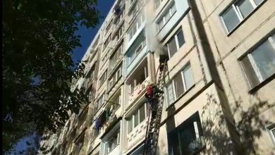 Photo of video | Un apartament din Bălți, cuprins de flăcări. La fața locului au intervenit pompierii