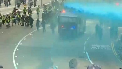 Photo of video | Protestele din Hong Kong, tot mai violente. Manifestanții au aruncat cu pietre și bombe artizanale, iar polițiștii au folosit gaze iritante