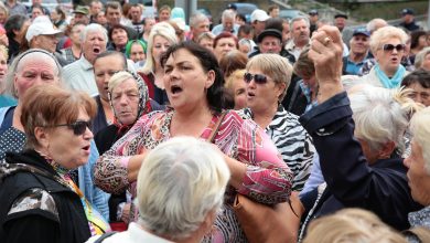 Photo of foto, video | Susținătorii Partidului ȘOR protestează împotriva reținerii Marinei Tauber și a Reghinei Apostolova: Sunt niște doamne onorabile