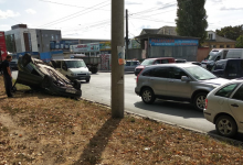 Photo of foto | Două mașini s-au ciocnit pe strada Uzinelor. Un băiat de 16 ani, transportat la spital
