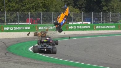 Photo of video | Mașina i s-a ridicat în aer, iar apoi a aterizat pe un gard. Un pilot de la Formula 3, la un pas de moarte