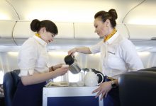 Photo of Băuturile din avion – un rezervor cu bacterii? O stewardessa precizează de ce ar fi mai bine să nu comanzi ceai sau cafea la înălțime