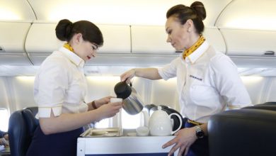 Photo of Băuturile din avion – un rezervor cu bacterii? O stewardessa precizează de ce ar fi mai bine să nu comanzi ceai sau cafea la înălțime