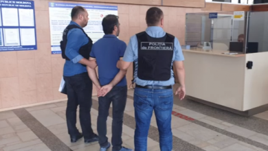 Photo of video | Un cetățean turc, extrădat din Moldova în România: Bărbatul era căutat de Interpol