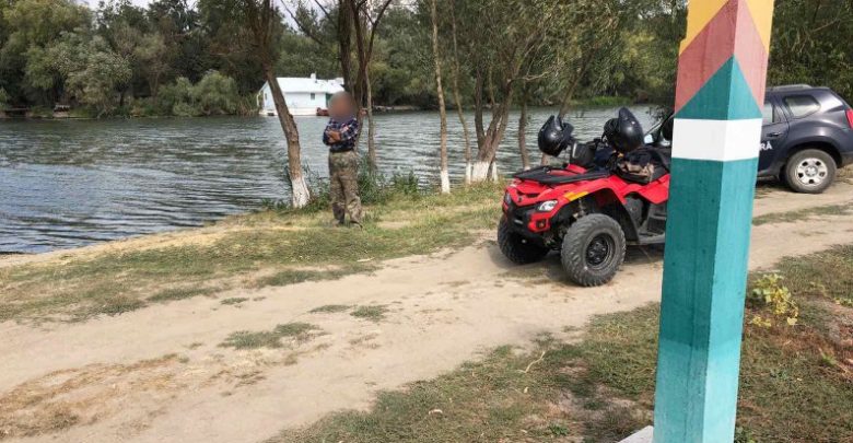 Photo of foto | Ar fi ajuns cu barca până pe malul moldovenesc „din neatenție”. Un ucrainean, documentat pentru trecerea ilegală a frontierei de stat