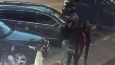 Photo of video | Și-au împărțit palme și s-au tras de păr: O femeie din capitală a fost atacată după ce ar fi agresat verbal patru studente străine