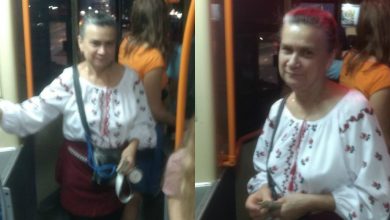 Photo of De Ziua Limbii Române, o taxatoare a surprins plăcut călătorii unui troleibuz – a colectat banii, fiind îmbrăcată în ie