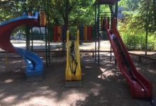 Photo of foto | Se face sau nu, oricum se distruge: Un teren de joacă pentru copii din sectorul Râșcani, stropit cu ulei de mașină