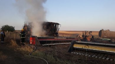 Photo of foto | Patru tractoare, două combine și un autocamion au ars la Cahul. Pompierii bănuiesc că e vorba despre o incendiere intenționată