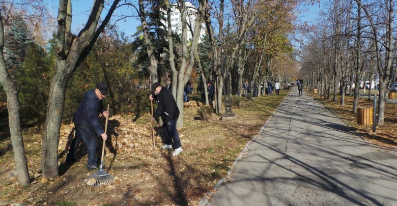 Photo of Primăria îndeamnă chișinăuienii să fie gospodari. Oamenii, chemați să facă curat în curți înainte de hramul orașului