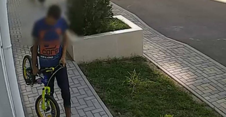 Photo of video | Două biciclete și un cărucior l-ar putea costa 4 ani de pușcărie. Un bărbat suspectat de furt, reținut de polițiști