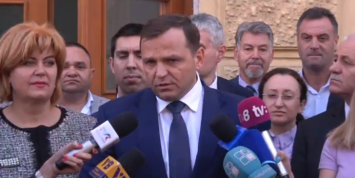 Photo of video | Andrei Năstase a depus actele pentru a participa la alegeri: „Nu renunț la Ministerul de Interne pentru că nu îmi aparține”