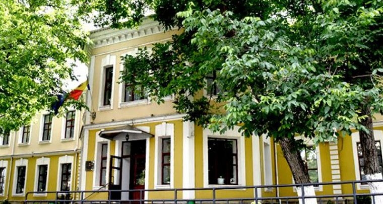 Photo of Reacția USMF „Nicolae Testimițeanu” după ce patru studente ar fi agresat o femeie în plină stradă: Cetățenele străine au fost exmatriculate