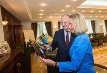 Photo of foto | I-a arătat fotografii cu familia și i-a promis o distincție de stat. Igor Dodon a avut o întrevedere cu Federica Mogherini