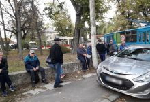 Photo of foto | Rând de troleibuze pe o stradă din capitală. Vehiculele nu puteau vira din cauza unui automobil parcat neregulamentar